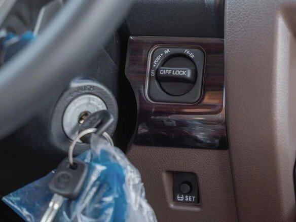 2025 Toyota Land Cruiser 79 70 Series Рестайлинг 2, бежевый, 6858000 рублей - вид 11