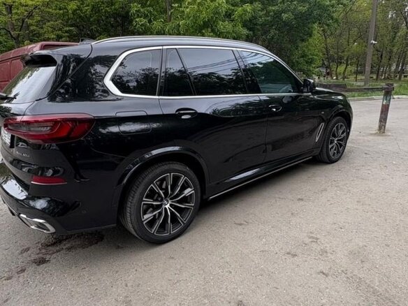 2022 BMW X5 Long 30Li IV (G05/G18), чёрный, 6700000 рублей - вид 3