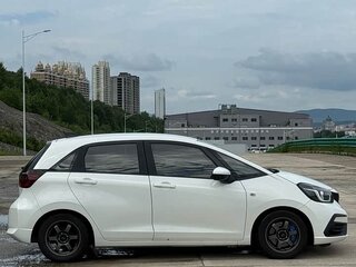 2023 Honda Fit IV Рестайлинг, белый, 1070007 рублей, вид 4