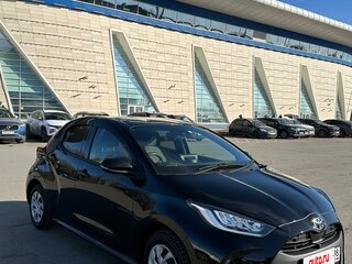 2020 Toyota Yaris IV, чёрный, 1550000 рублей, вид 5
