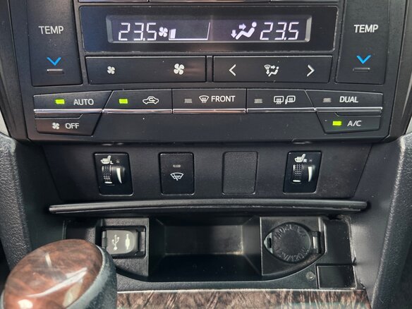 2017 Toyota Camry VII (XV50) Рестайлинг 2, белый, 2450000 рублей - вид 19