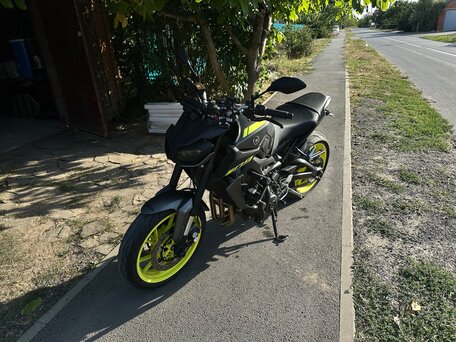 2017 Yamaha MT-09 (FZ-09), серый, 1190000 рублей, вид 2