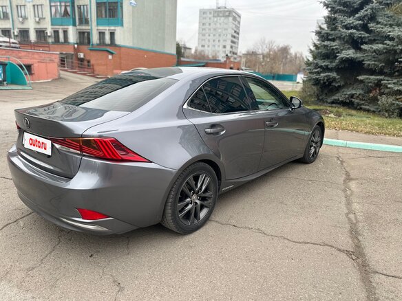 2019 Lexus IS 300h III Рестайлинг, серый, 2900000 рублей - вид 3