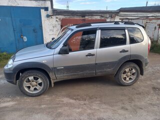 2014 Chevrolet Niva I Рестайлинг, серебристый, 480000 рублей, вид 1
