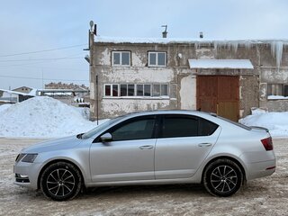2017 Skoda Octavia III (A7) Рестайлинг, белый, 1300000 рублей, вид 4