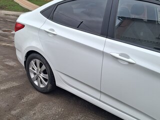 2011 Hyundai Solaris I, белый, 850000 рублей, вид 3