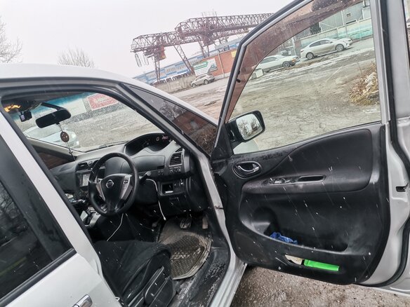 2010 Nissan Serena IV (C26), серый, 1050000 рублей - вид 5