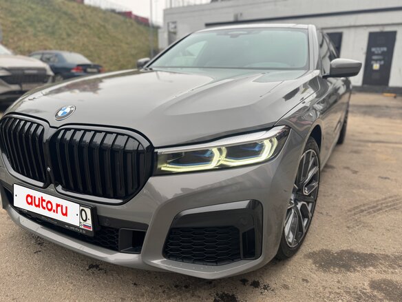 2022 BMW 7 серии 740d xDrive VI (G11/G12) Рестайлинг, серый, 7000000 рублей - вид 2