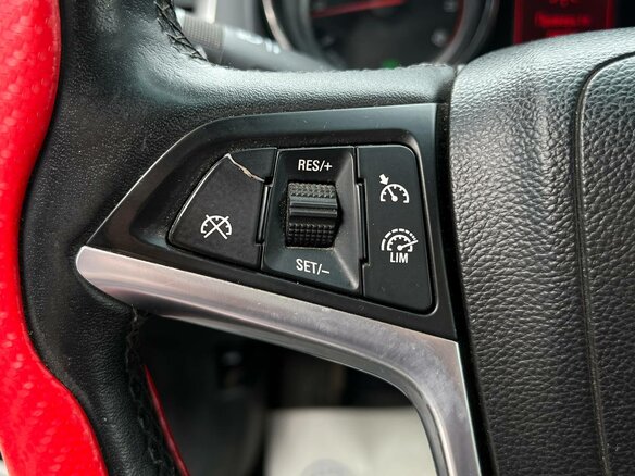 2013 Opel Astra J Рестайлинг, коричневый, 700000 рублей - вид 11