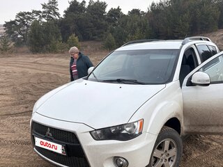 2011 Mitsubishi Outlander II Рестайлинг, белый, 1212000 рублей, вид 1