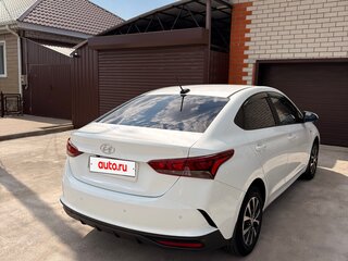 2021 Hyundai Solaris II Рестайлинг, белый, 1800000 рублей, вид 3