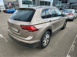 2021 Volkswagen Tiguan II Рестайлинг, коричневый, 2875000 рублей, вид 3