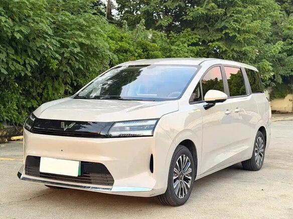 2025 Wuling Starlight 730, бежевый, 1719010 рублей