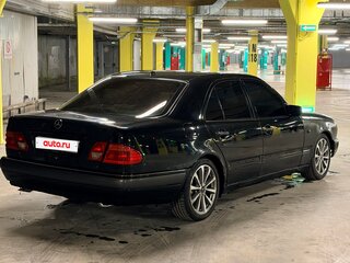 1999 Mercedes-Benz E-Класс 240 II (W210, S210) Рестайлинг, чёрный, 315000 рублей, вид 4