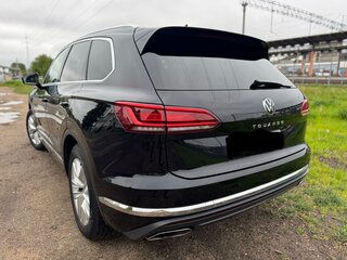 2022 Volkswagen Touareg III, чёрный, 5750000 рублей, вид 5