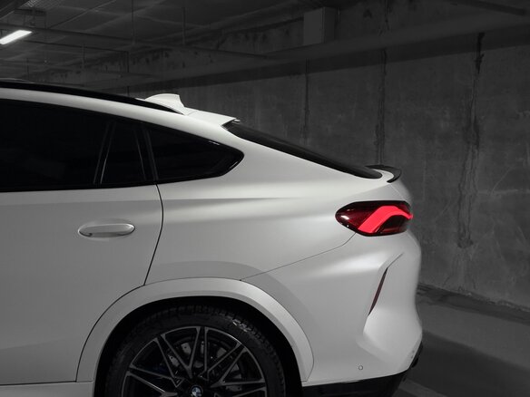2020 BMW X6 M Competition III (F96), белый, 9700000 рублей - вид 4