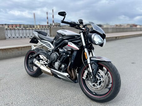 2018 Triumph Street Triple, серый, 700000 рублей, вид 4