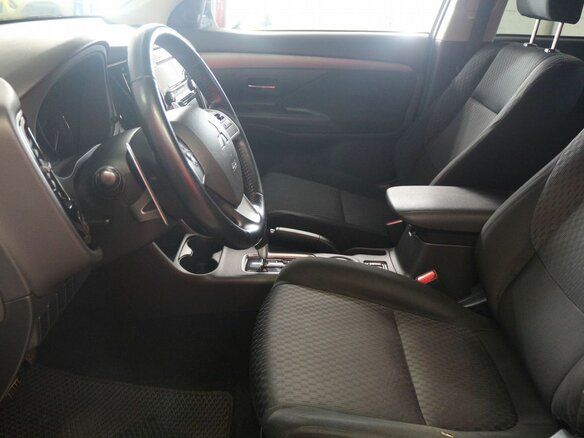 2014 Mitsubishi Outlander III Рестайлинг, серебристый - вид 14