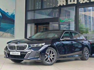 2025 BMW i5 Long eDrive35L, чёрный, 6990000 рублей, вид 2