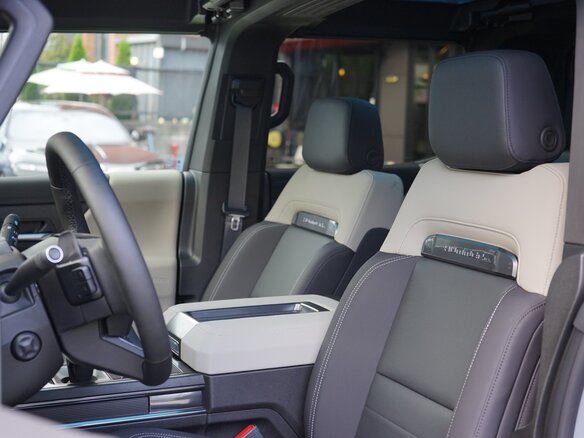 2026 GMC Hummer EV, серый - вид 6