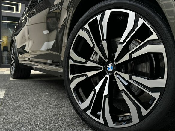 2023 BMW X7 40i I (G07) Рестайлинг, зелёный, 11790000 рублей - вид 6
