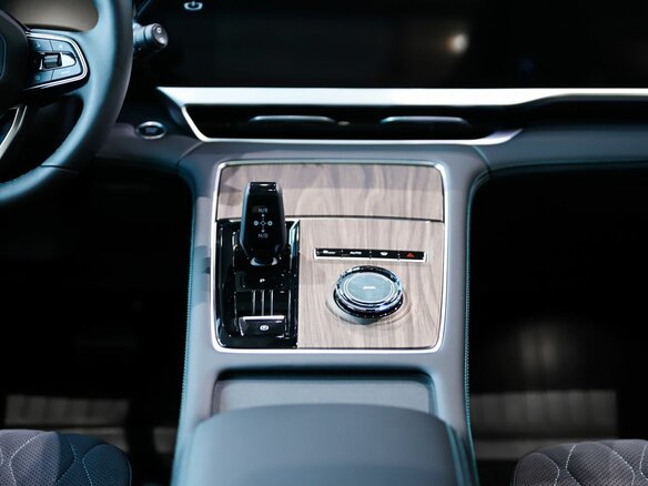 2026 Geely Monjaro I, серебристый - вид 18