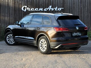 2020 Volkswagen Touareg III, коричневый, 4650000 рублей, вид 3