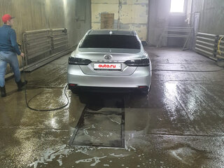 2019 Toyota Camry VIII (XV70), серебристый, 2300000 рублей, вид 2