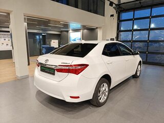 2018 Toyota Corolla XI (E160, E170, E180) Рестайлинг 1, белый, 1629000 рублей, вид 4