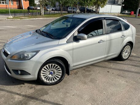 2011 Ford Focus II Рестайлинг, серебристый, 550000 рублей, вид 4
