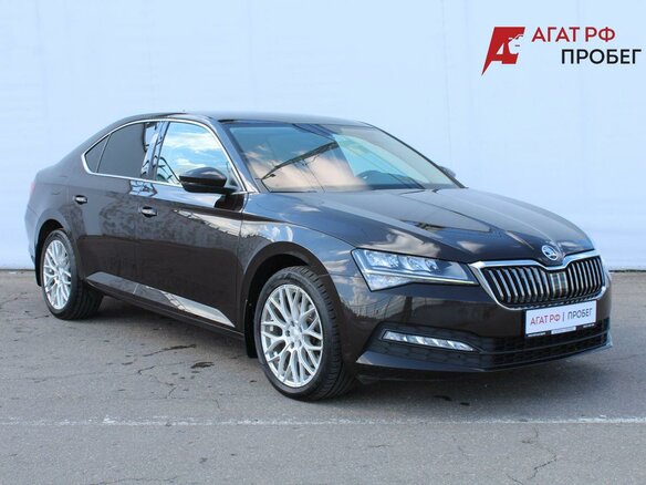 2021 Skoda Superb III Рестайлинг, коричневый - вид 2