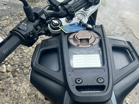 2021 Husqvarna Svartpilen 401, серебристый, 550000 рублей, вид 3