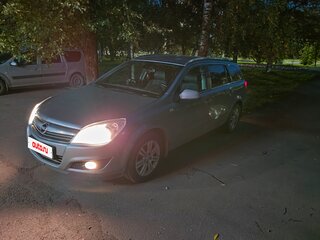 2011 Opel Astra H Рестайлинг, серебристый, 699000 рублей, вид 2