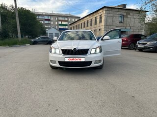 2012 Skoda Octavia II (A5) Рестайлинг, белый, 800000 рублей, вид 2