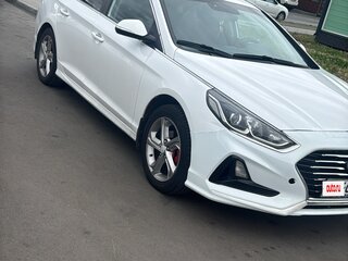 2018 Hyundai Sonata VII (LF) Рестайлинг, белый, 900000 рублей, вид 1