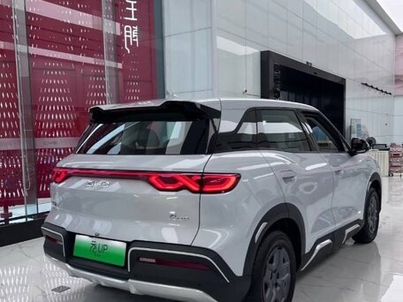 2026 BYD Yuan Up 45.12 kWh, серый, 1990000 рублей, вид 3