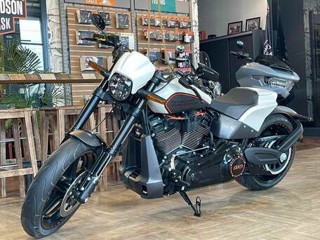 2018 Harley-Davidson FXDR 114, белый, 2300000 рублей, вид 3