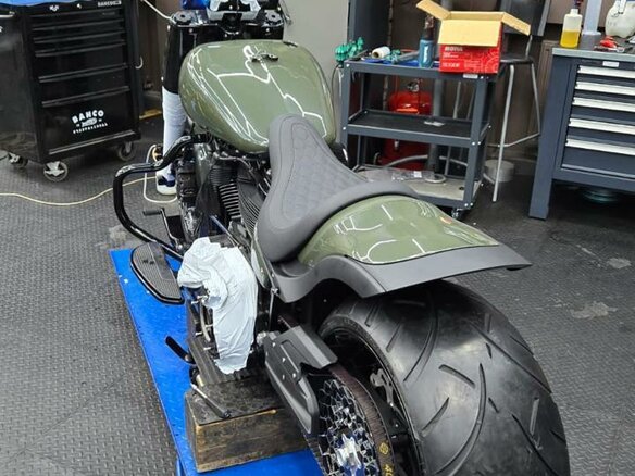 2023 Harley-Davidson Fat Boy, зелёный, 6800000 рублей - вид 3