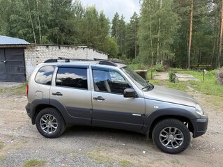 2012 Chevrolet Niva I Рестайлинг, серебристый, 470000 рублей, вид 2