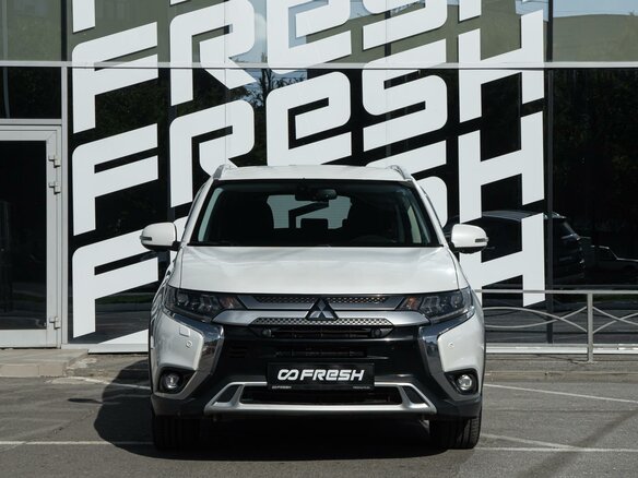 2018 Mitsubishi Outlander III Рестайлинг 3, белый - вид 2