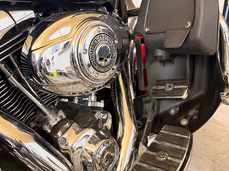 2011 Harley-Davidson Electra Glide, красный, 930000 рублей, вид 4