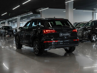 2025 Audi Q5 L 45 TFSI II (FY) Рестайлинг, чёрный, 5700000 рублей, вид 4
