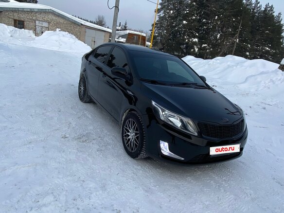 2013 Kia Rio 5-speed III, чёрный, 800000 рублей - вид 5