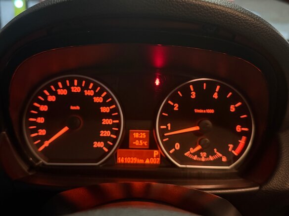 2011 BMW 1 серии 116i I (E81/E82/E87/E88) Рестайлинг, белый, 900000 рублей - вид 7