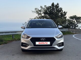 2018 Hyundai Solaris II, серебристый, 1500000 рублей, вид 2