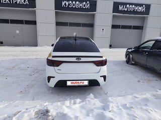 2017 Kia Rio IV, белый, 900000 рублей, вид 4