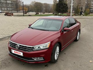 2017 Volkswagen Passat (North America and China) I Рестайлинг, красный, 1850000 рублей, вид 1
