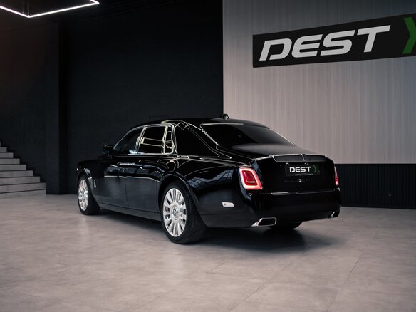 2020 Rolls-Royce Phantom VIII (Series I), чёрный, 49000000 рублей - вид 3
