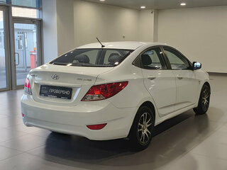 2013 Hyundai Solaris I, белый, 725000 рублей, вид 5