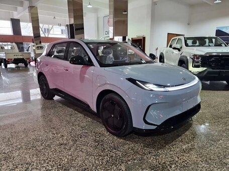 2025 Arcfox T1, серебристый, 1710000 рублей, вид 2